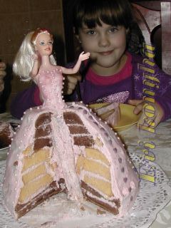 Barbie torta - eperkrémes 34