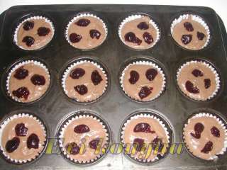 Kakaós-meggyes muffin 7